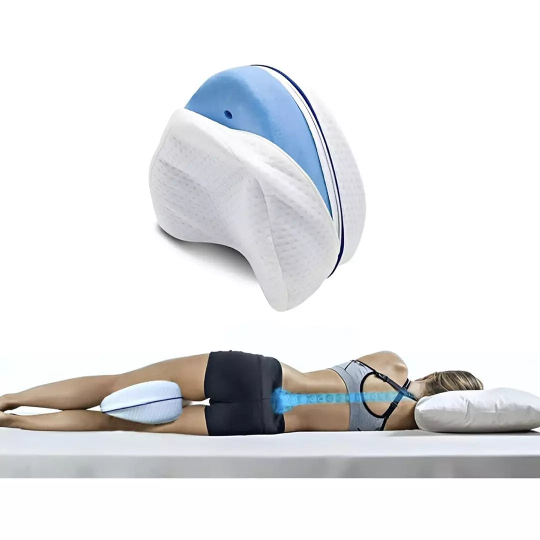 Het orthopedische kniekussen wordt gebruikt door een dame die slaapt.