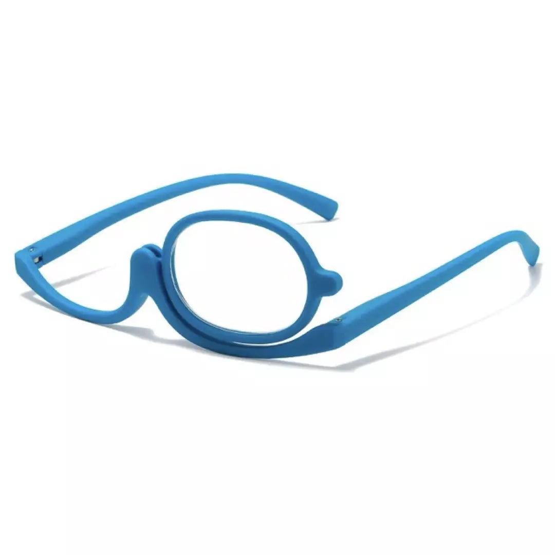 De Beautylens Make-up Bril in de kleur blauw. Deze make-up bril is perfect voor brildragers die gemakkelijk hun make-up aan willen brengen, zonder zicht te verliezen.