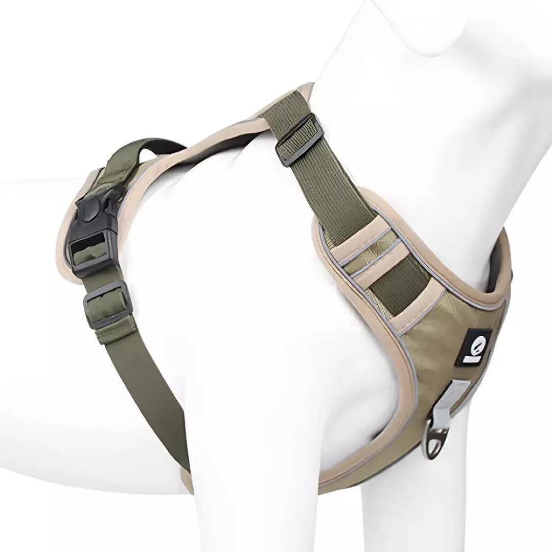 Het reflecterende honden harnas in de kleur khaki.