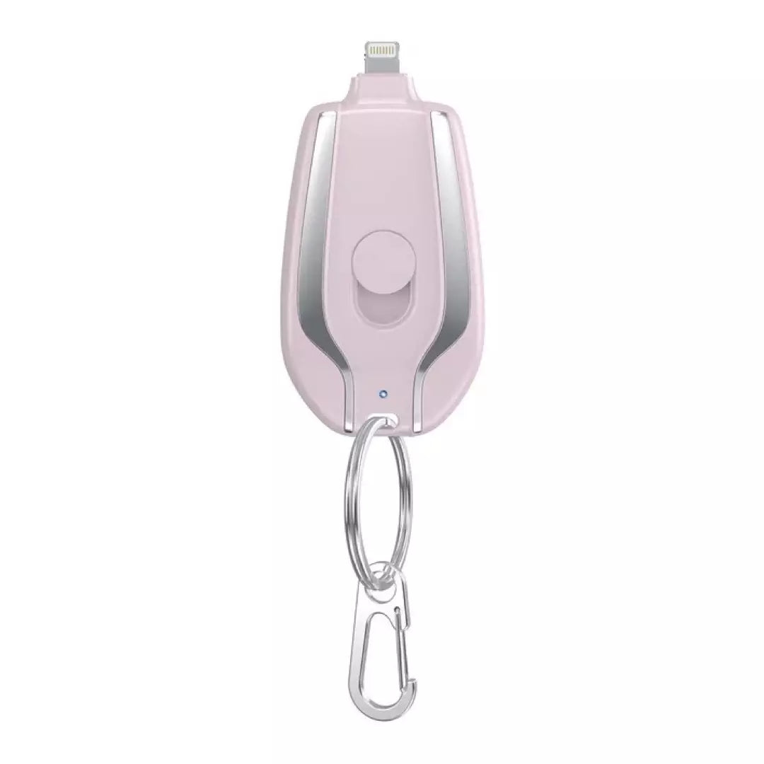 De draagbare sleutelhanger oplader in de kleur roze. De sleutelhanger oplader is verkrijgbaar voor Type-C en iphone apparaten.