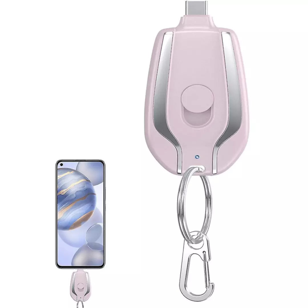 De draagbare sleutelhanger oplader in de kleur roze. De sleutelhanger oplader is verkrijgbaar voor Type-C en iphone apparaten.