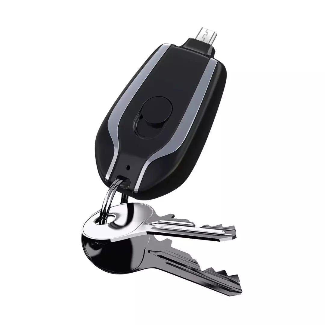 De draagbare sleutelhanger oplader in de kleur zwart. De sleutelhanger oplader is verkrijgbaar voor Type-C en iphone apparaten.