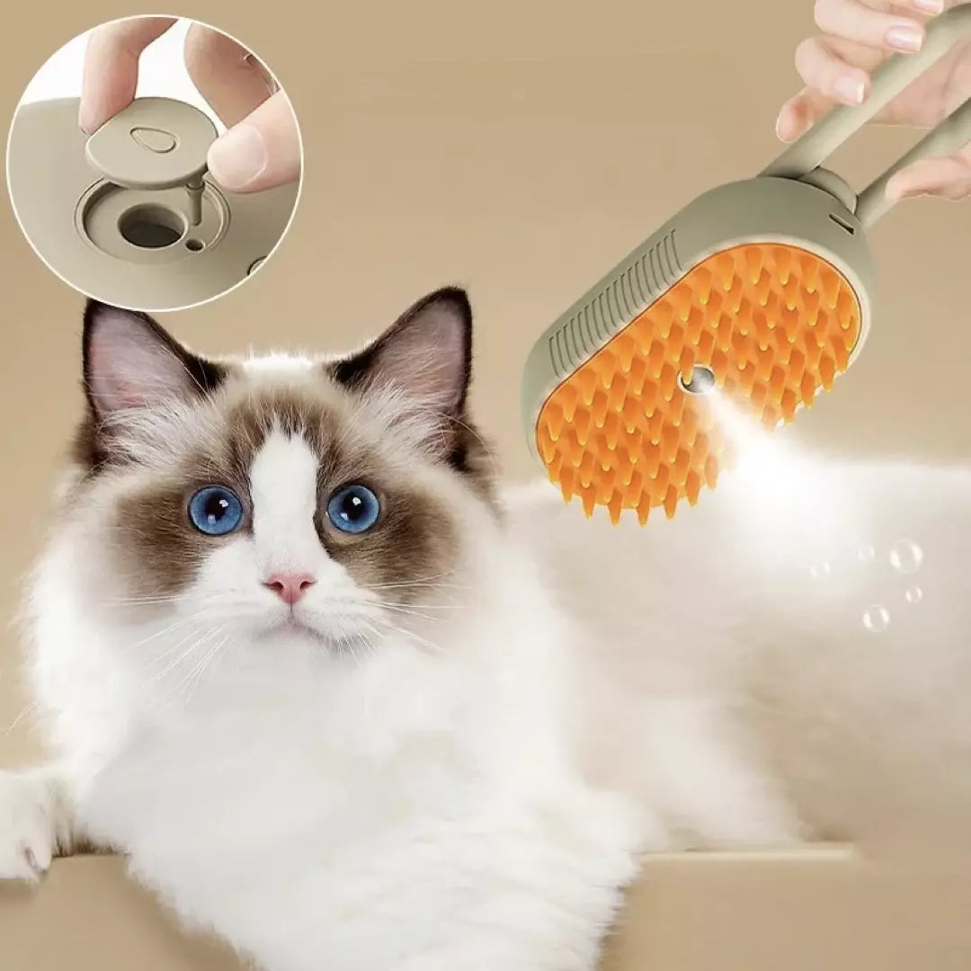 De stoomborstel voor katten en honden in de kleur khaki. De nevelfunctie van de stoomborstel voor katten en honden wordt uitgelicht.